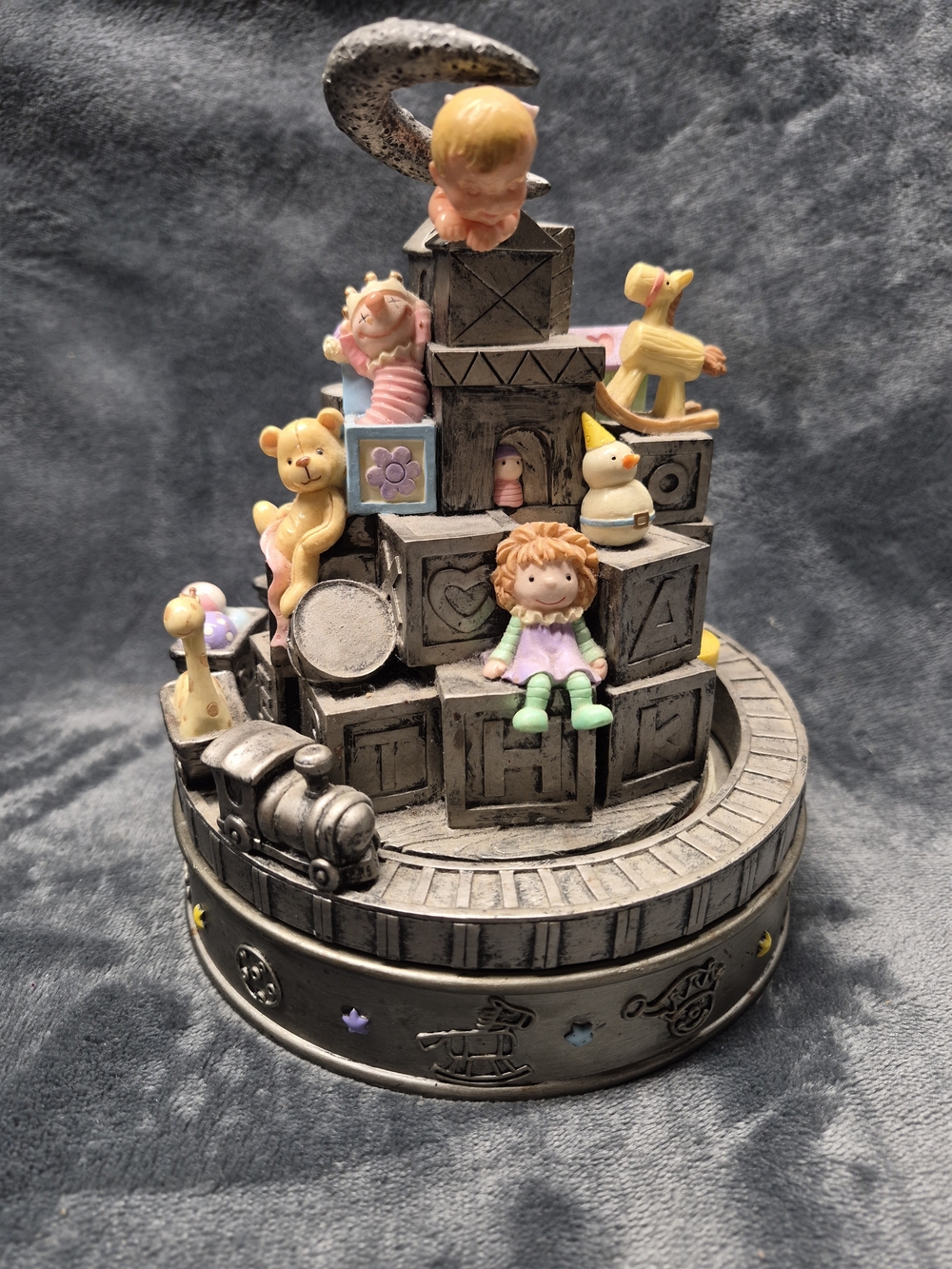 Vintage Royal Limited Rotating Music Box Plays Braham's LullabyTrain Circle TEST